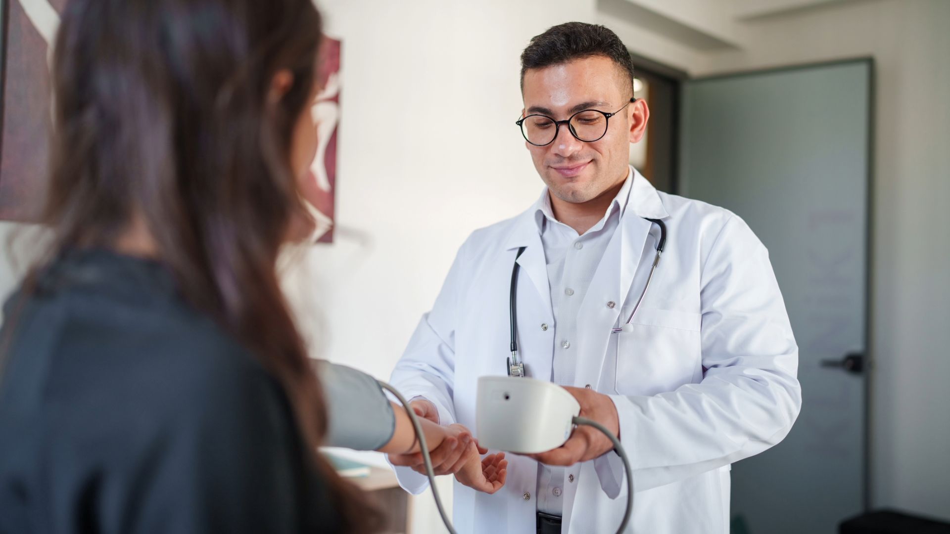 What are the complications of IC-MPGN?