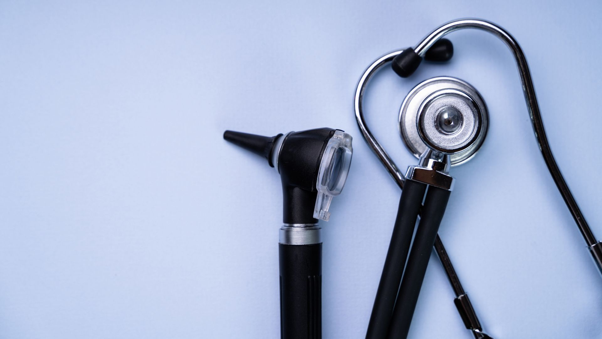 How do healthcare providers diagnose nasal polyps?