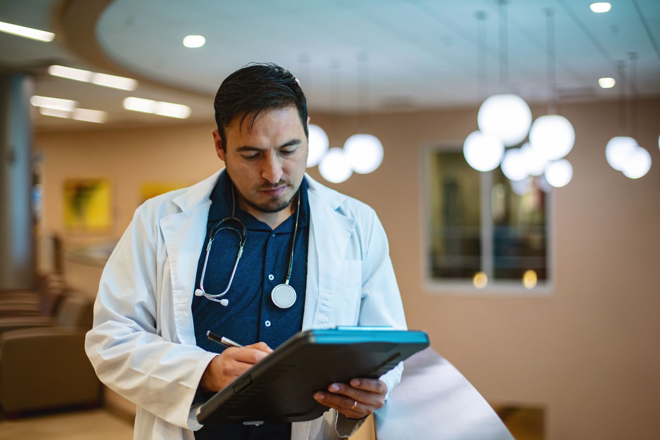 ¿Qué proveedores de salud necesitas en tu equipo para tratar el VIH?